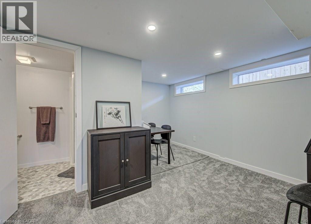 549 DUNBAR Road thumbnail 32