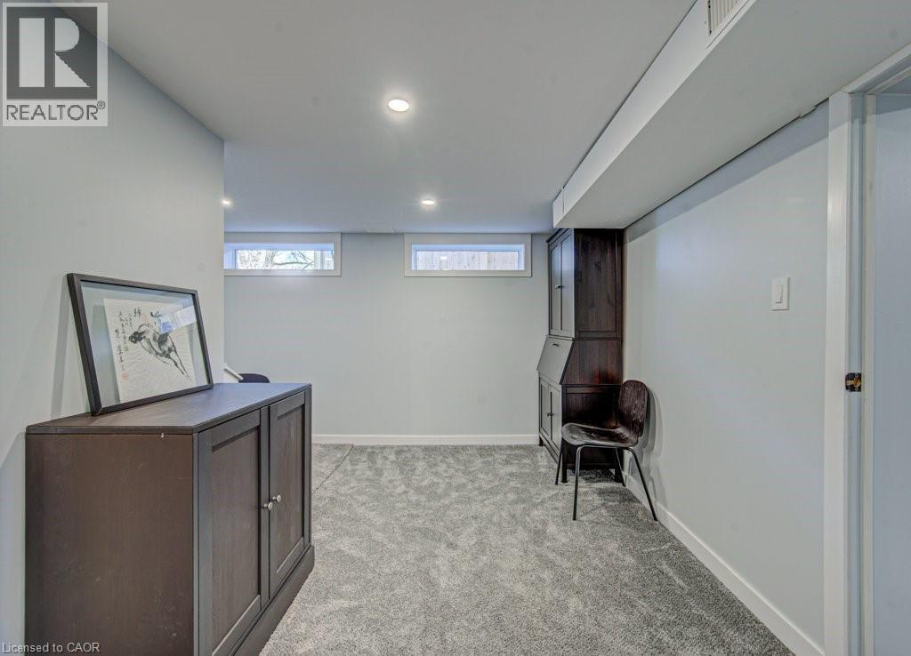 549 DUNBAR Road thumbnail 33