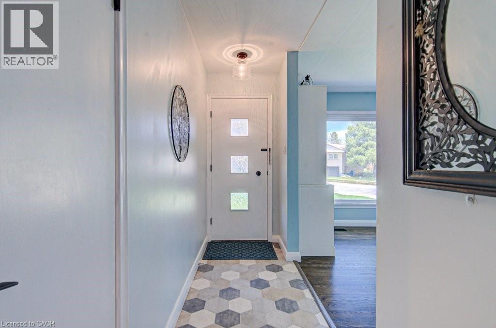 549 DUNBAR Road thumbnail 8