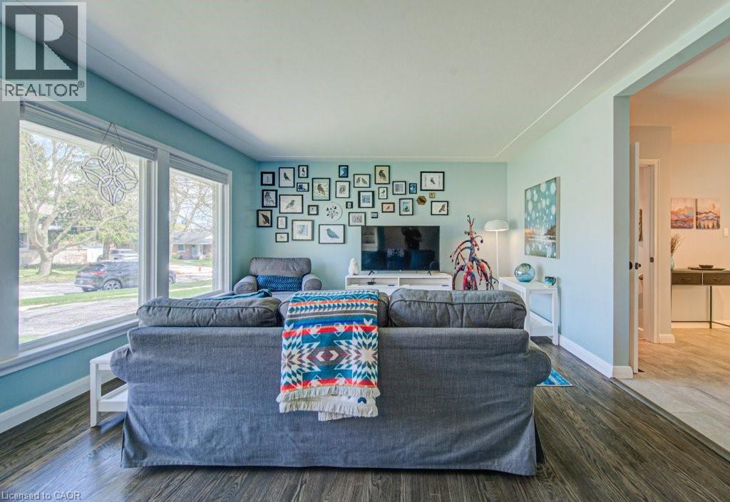 549 DUNBAR Road thumbnail 9