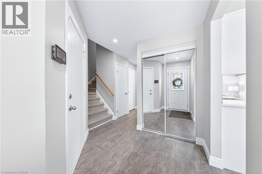 375 KINGSCOURT Drive Unit# 20 thumbnail 5