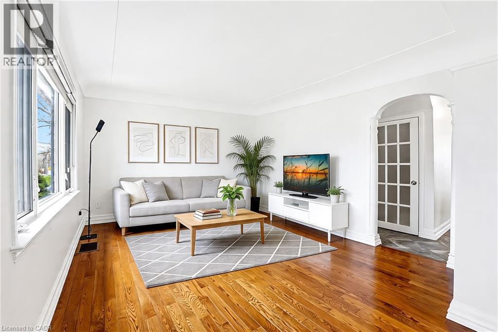 1110 EAGLE Street N thumbnail 3