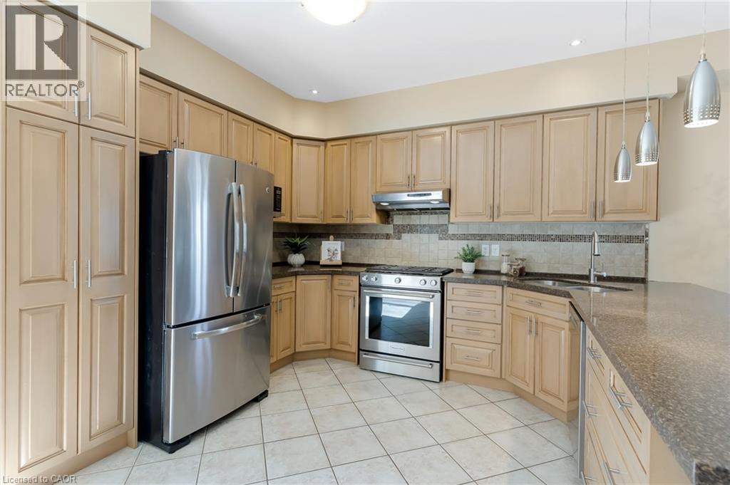 227 CHESTNUT HILL Crescent thumbnail 16