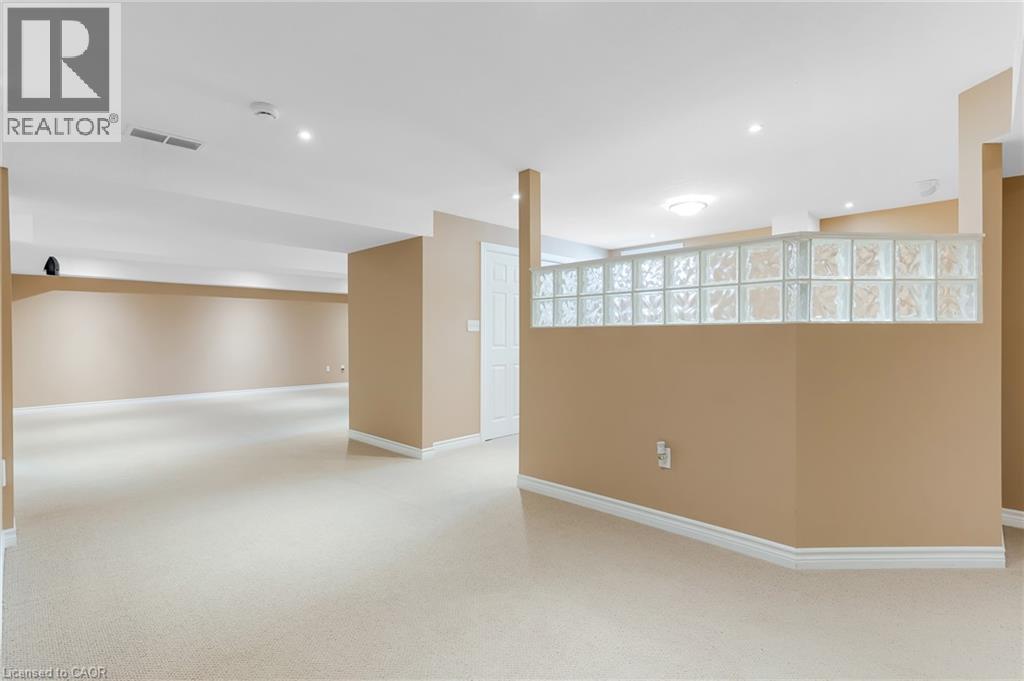 227 CHESTNUT HILL Crescent thumbnail 32