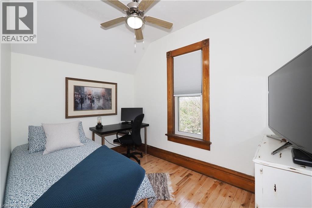 18 THERESA Street thumbnail 35