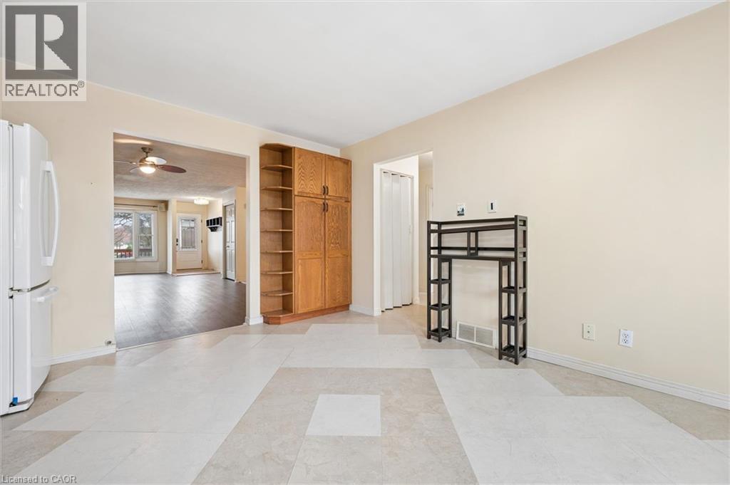 576 THORNDALE Drive thumbnail 12