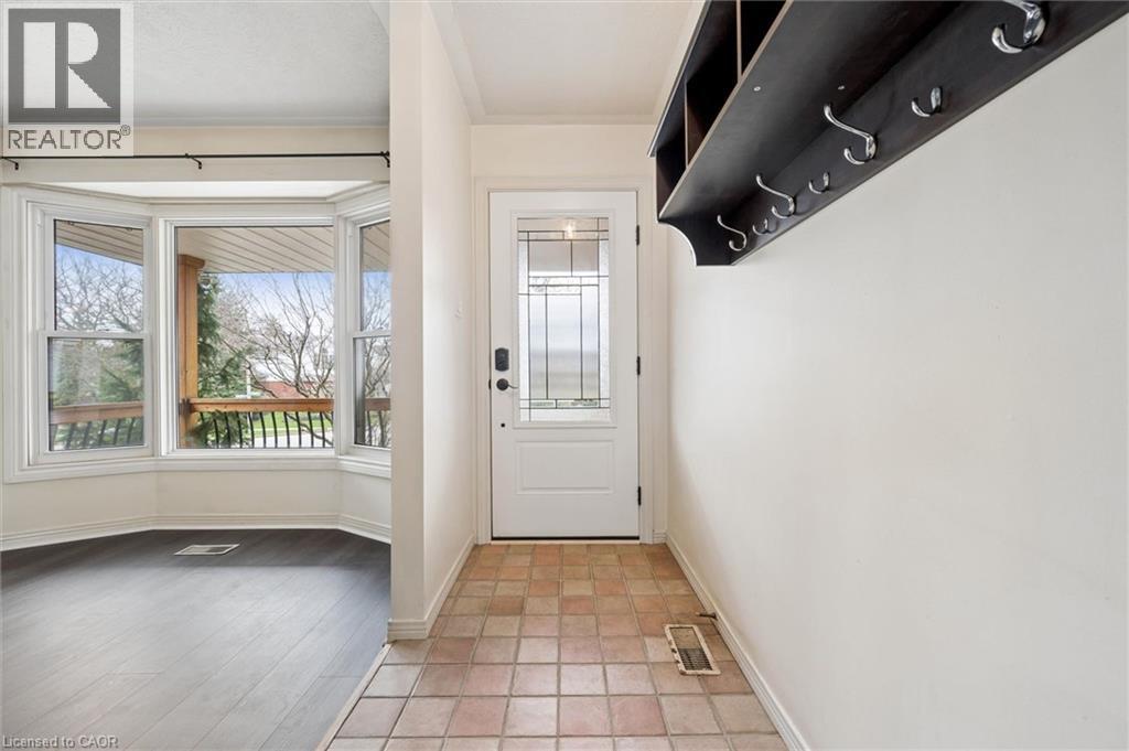 576 THORNDALE Drive thumbnail 4