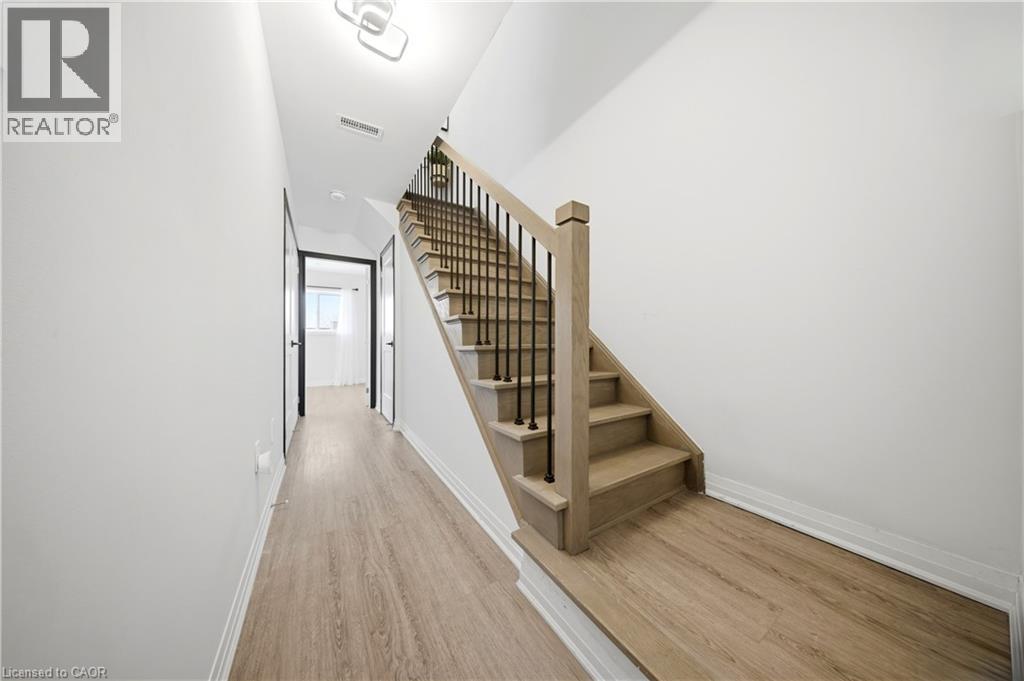 51 SPARROW Avenue Unit# 15 thumbnail 8