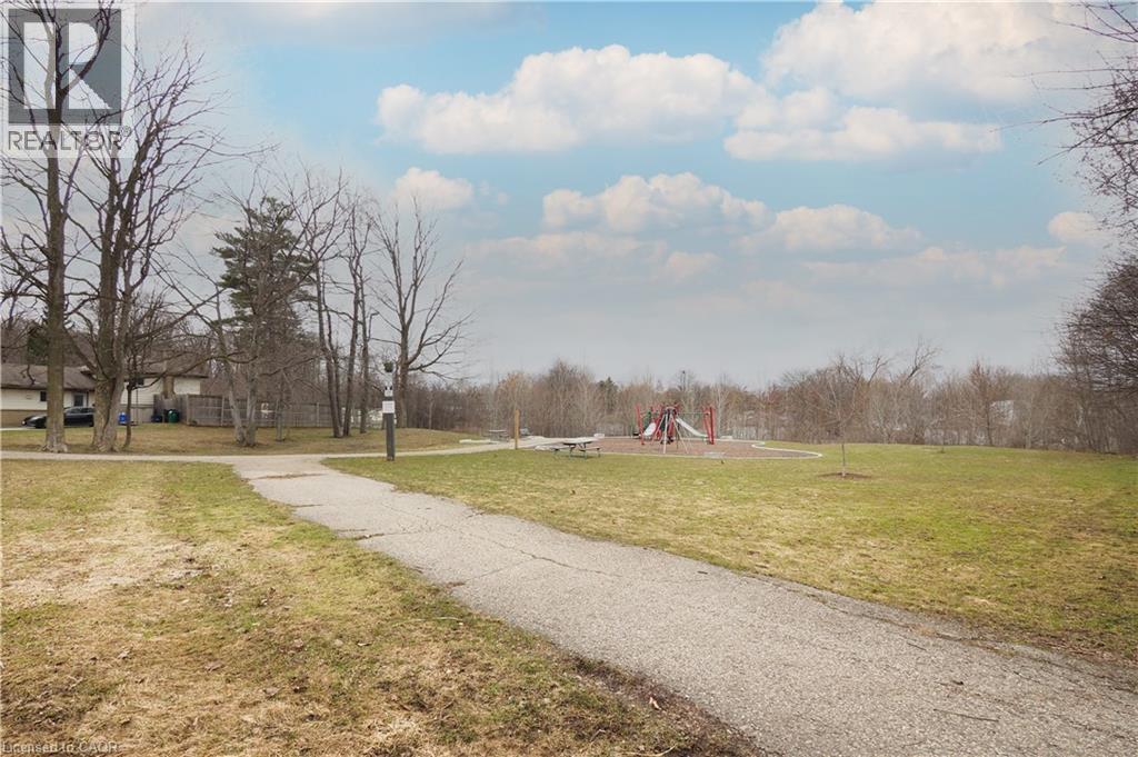 89 LYNNHAVEN Court thumbnail 32