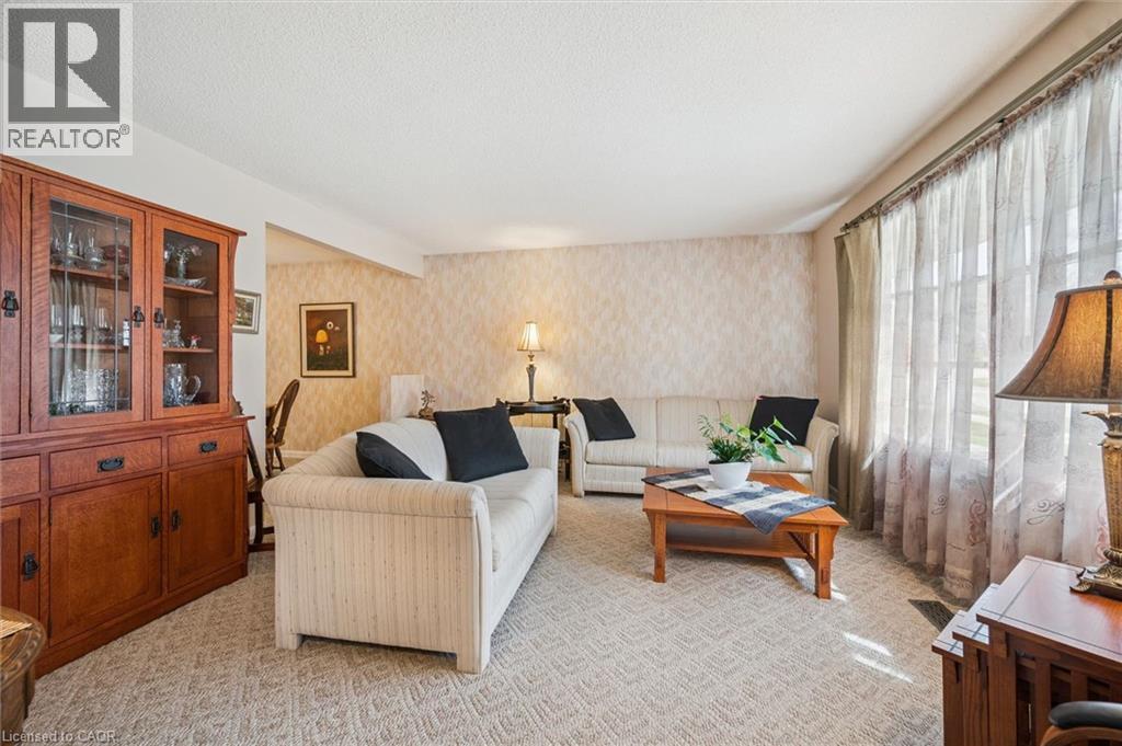 233 LAURENTIAN Drive thumbnail 3