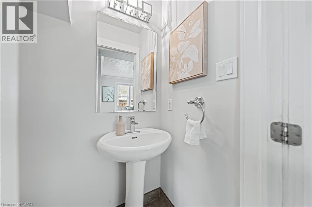 11 HEINS Avenue thumbnail 22