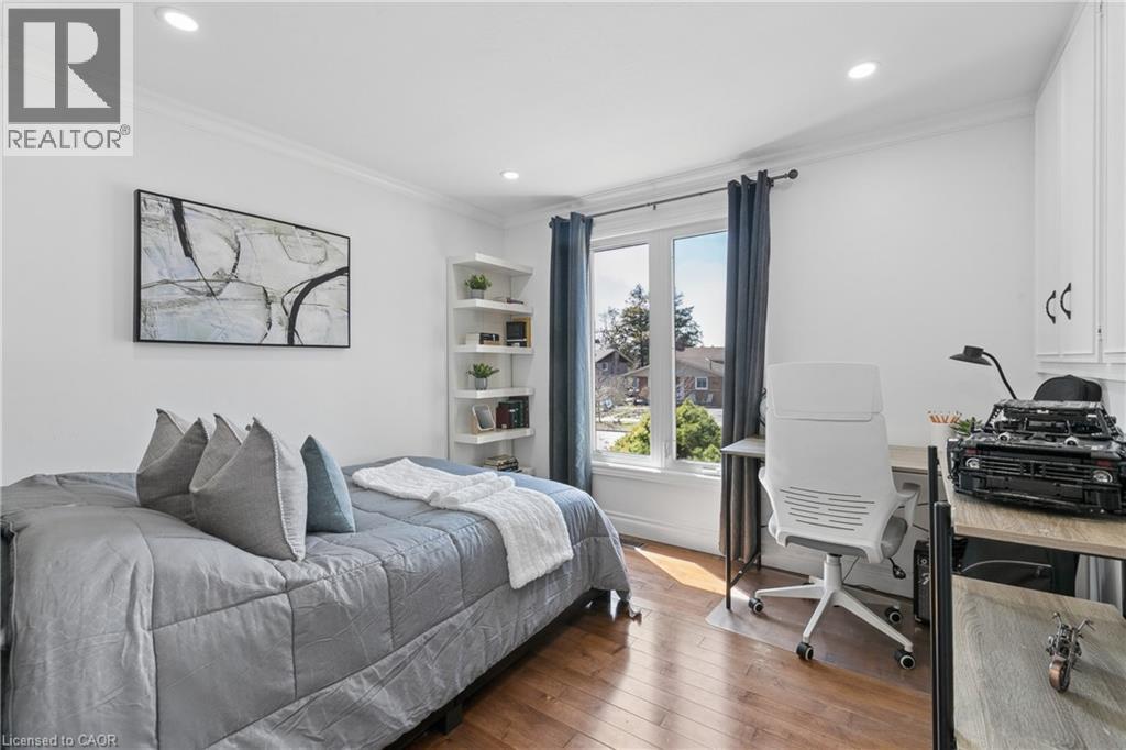 24 BRIAR KNOLL Place thumbnail 20