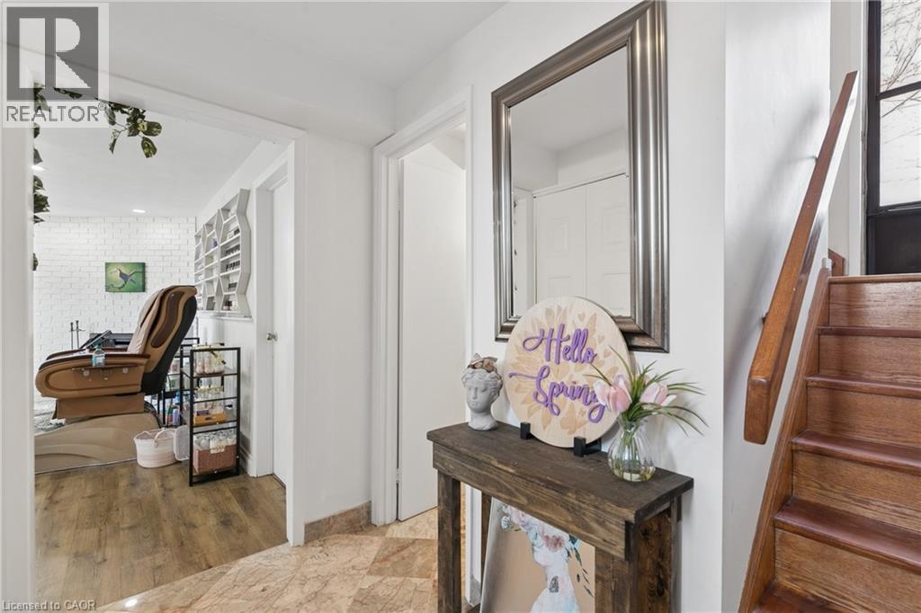 24 BRIAR KNOLL Place thumbnail 26