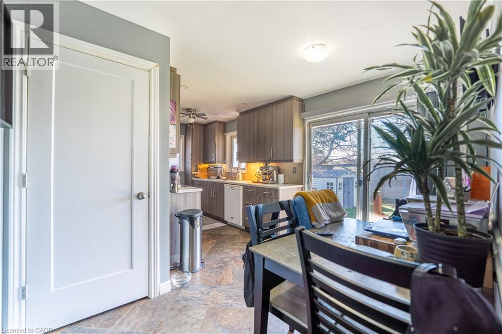 211 DIXON Street thumbnail 13