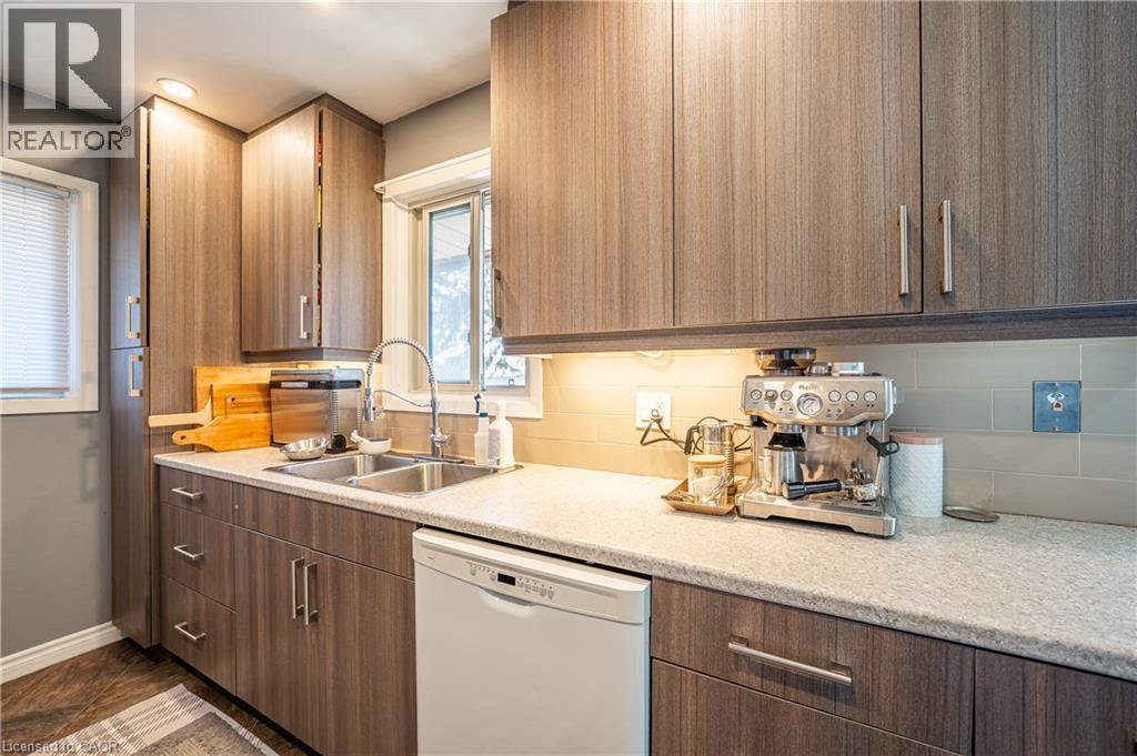 211 DIXON Street thumbnail 16