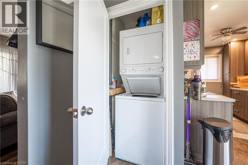 211 DIXON Street thumbnail 32