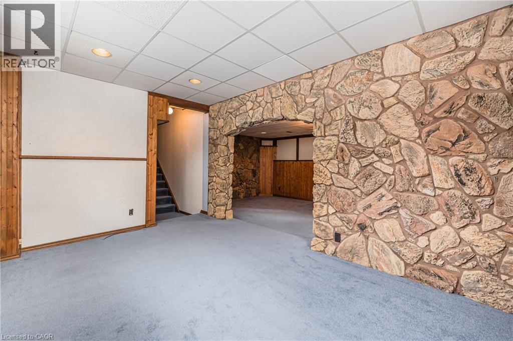 567 RUSTIC Drive thumbnail 32