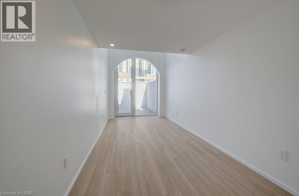 26 KING Street E thumbnail 19