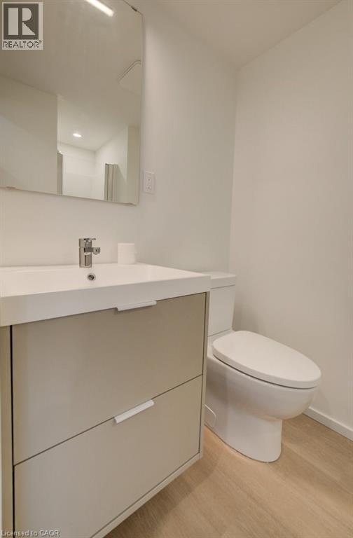 26 KING Street E thumbnail 8