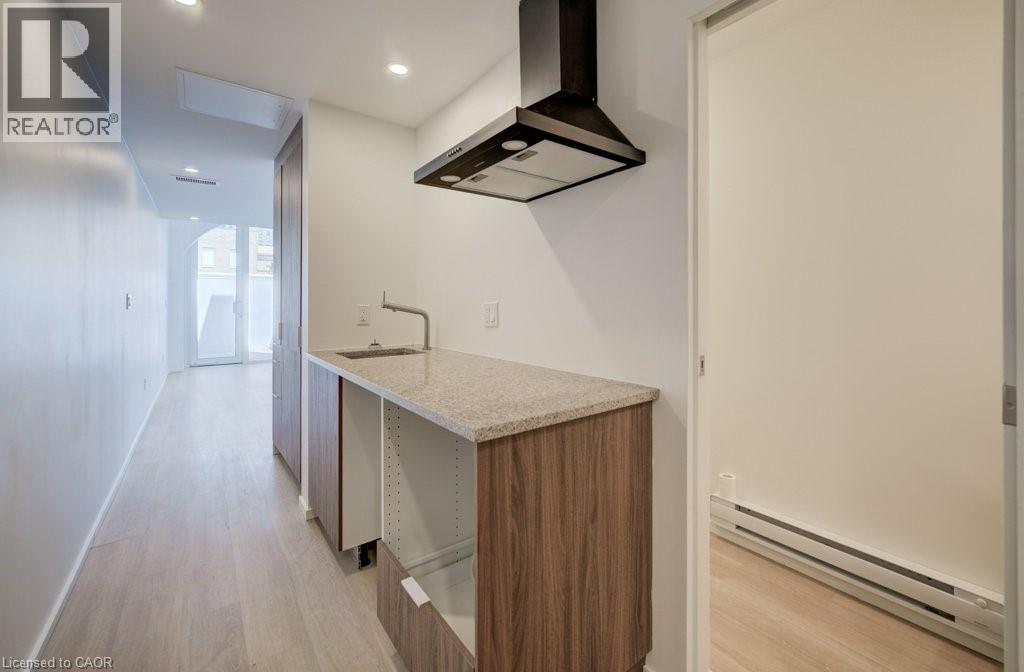 26 KING Street E thumbnail 15