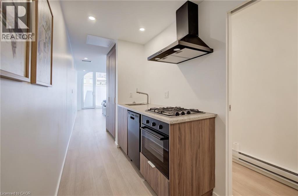 26 KING Street E thumbnail 16