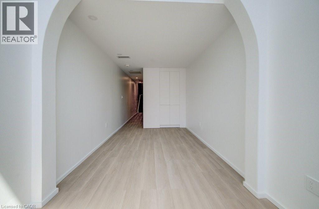 26 KING Street E thumbnail 6