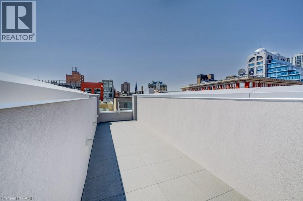 26 KING Street E thumbnail 13