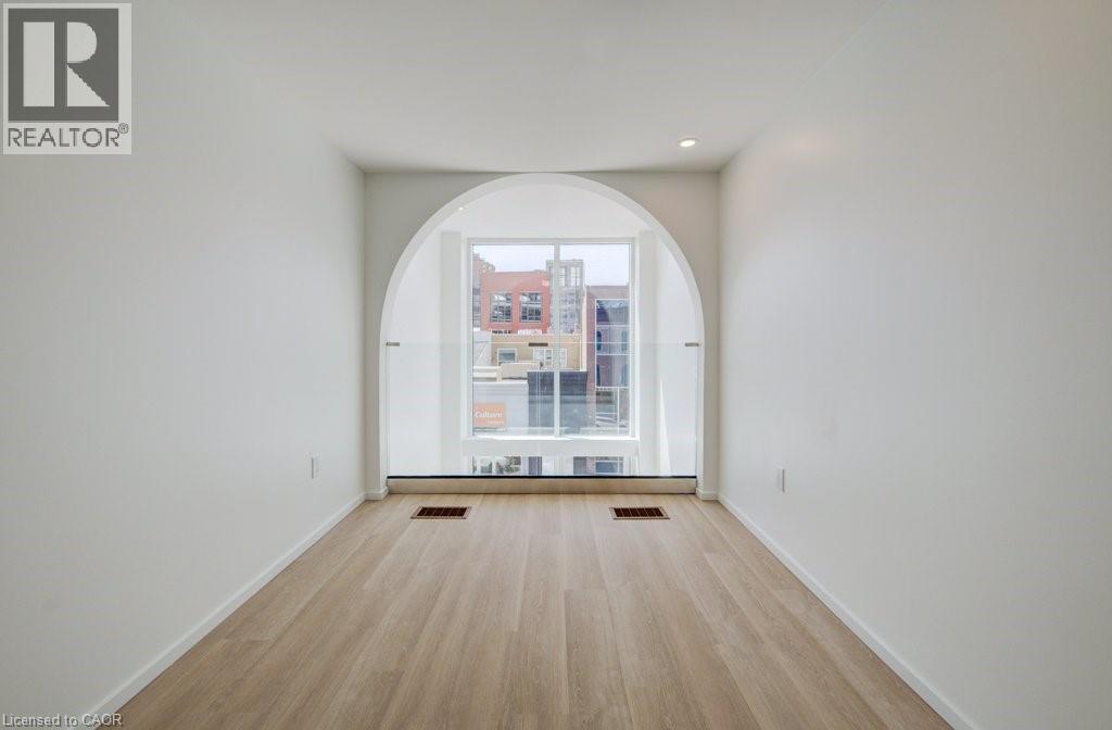 26 KING Street E thumbnail 10