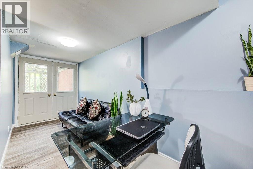 633 GRANGE Crescent thumbnail 34