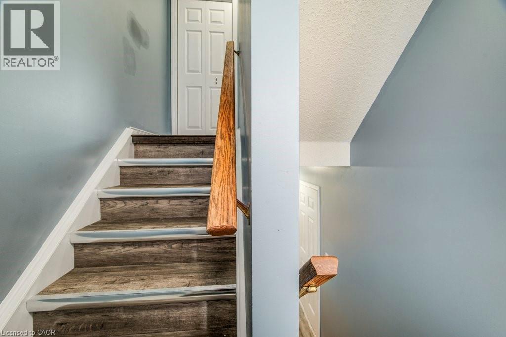 633 GRANGE Crescent thumbnail 6