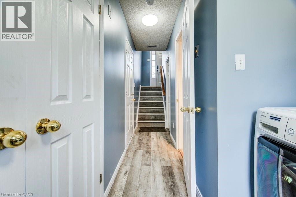 633 GRANGE Crescent thumbnail 32