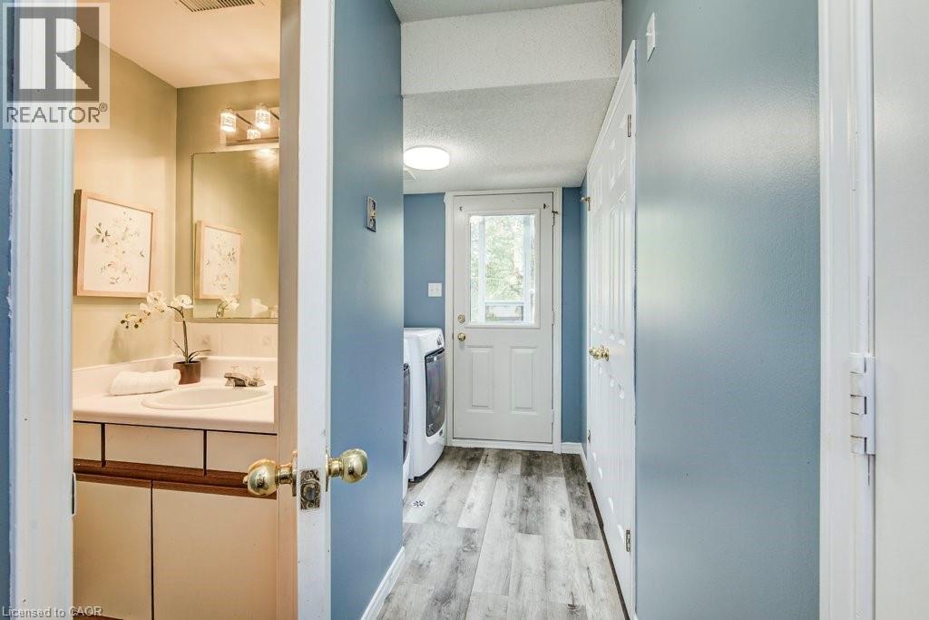 633 GRANGE Crescent thumbnail 29