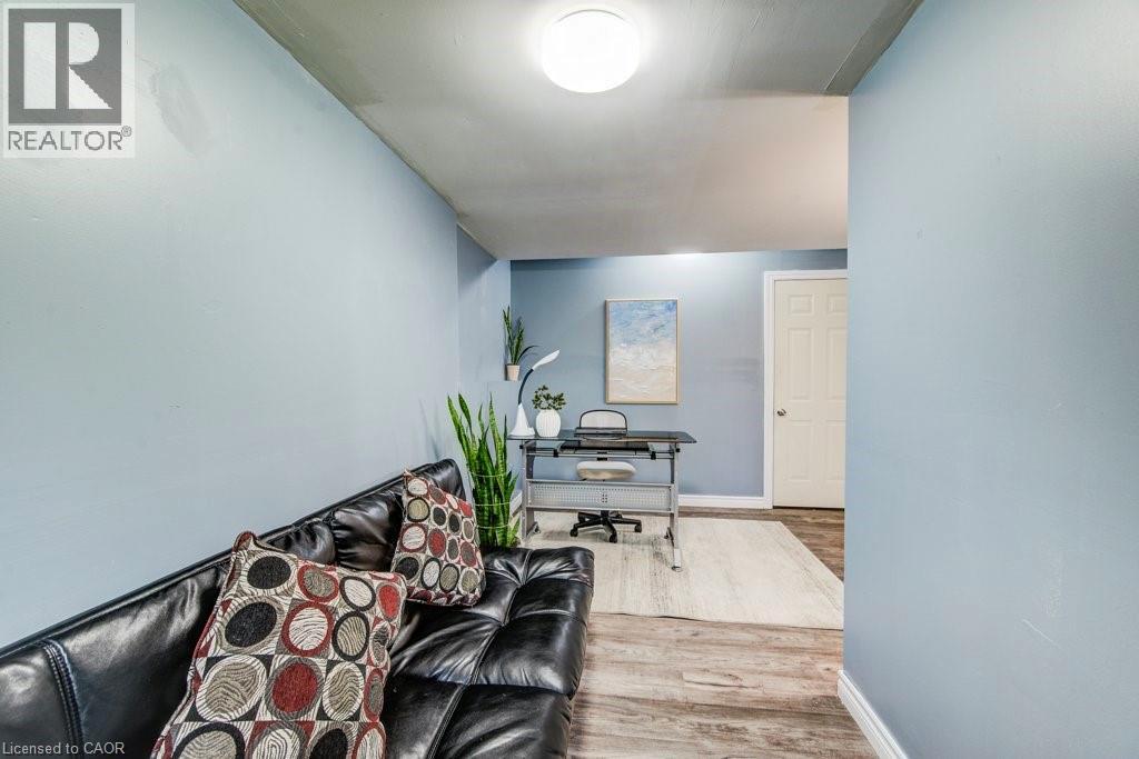 633 GRANGE Crescent thumbnail 35