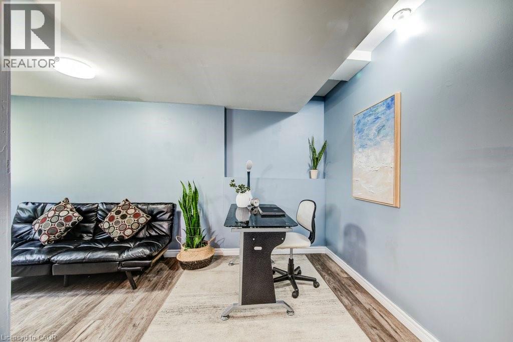 633 GRANGE Crescent thumbnail 33