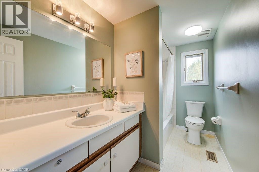 633 GRANGE Crescent thumbnail 22