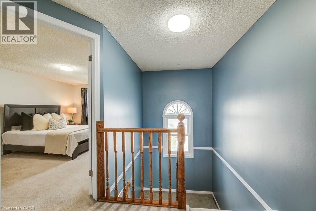 633 GRANGE Crescent thumbnail 20