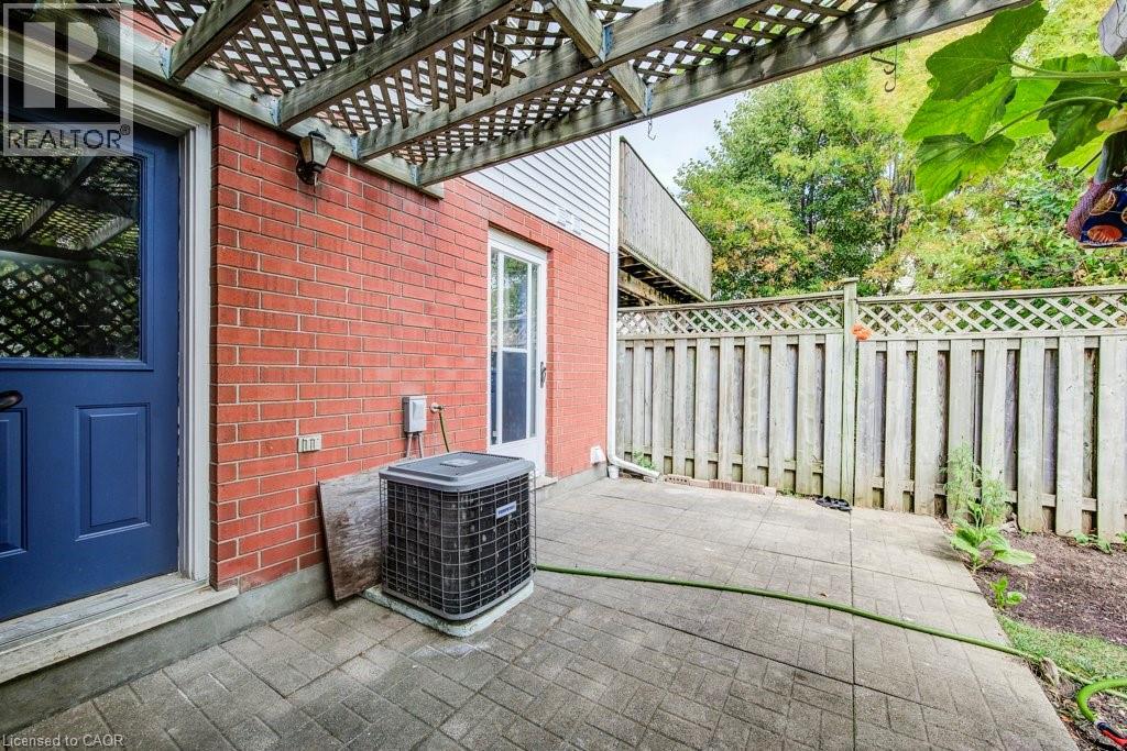 633 GRANGE Crescent thumbnail 37