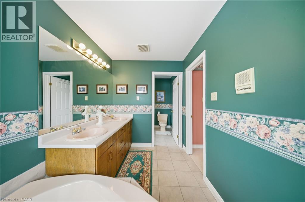 637 DEER RUN Drive thumbnail 32