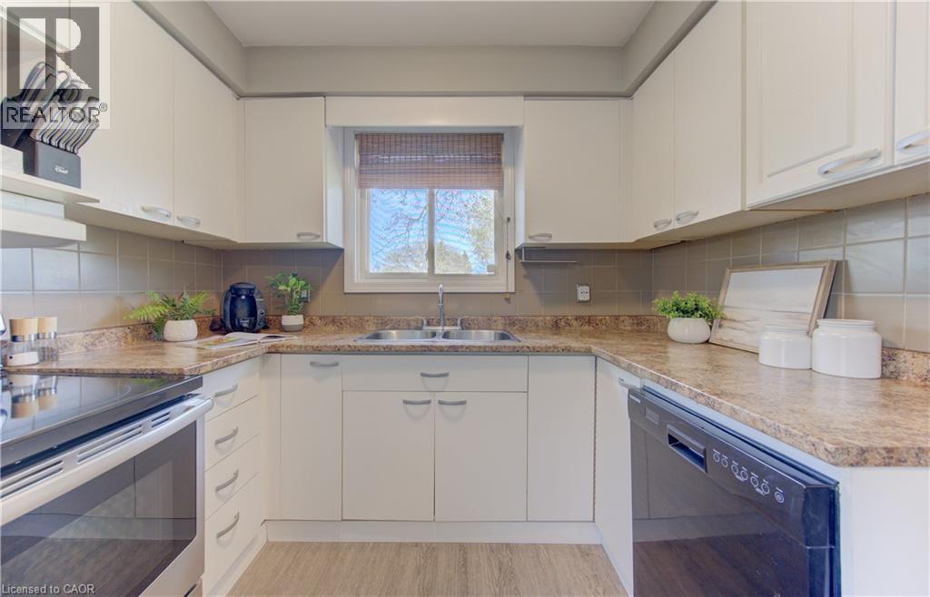 100 JOHANNA Drive thumbnail 9