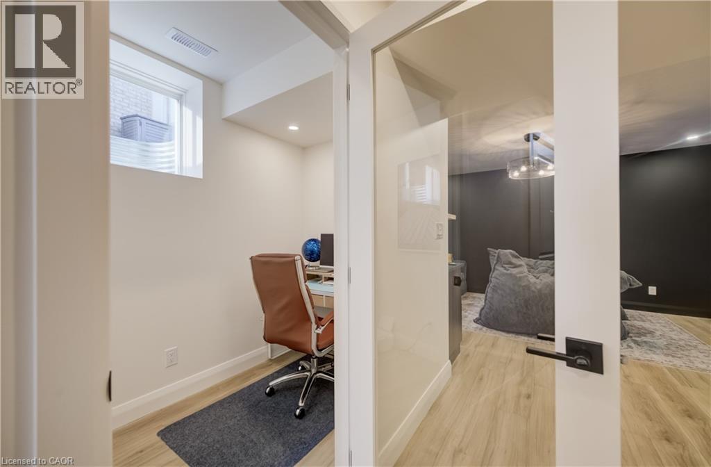 69 THEODORE SCHULER Boulevard thumbnail 22