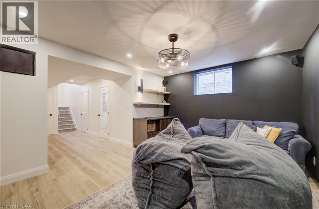 69 THEODORE SCHULER Boulevard thumbnail 24