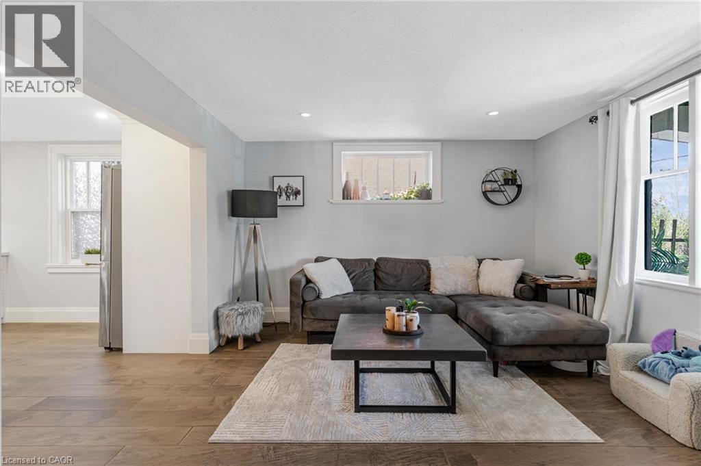 129 AHRENS Street W thumbnail 12