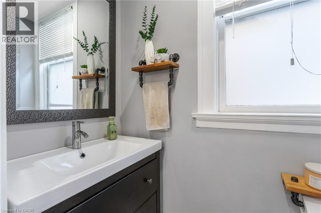 129 AHRENS Street W thumbnail 20