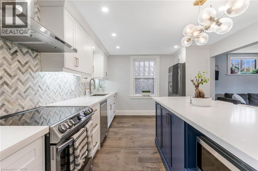 129 AHRENS Street W thumbnail 17