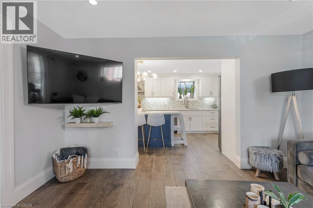 129 AHRENS Street W thumbnail 14