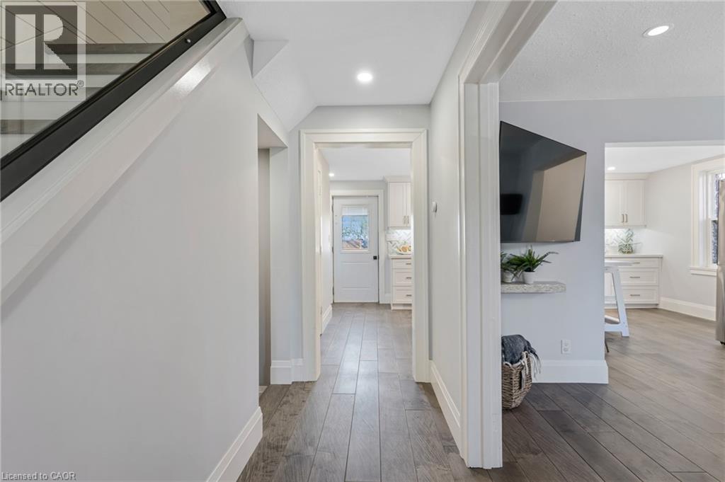 129 AHRENS Street W thumbnail 11