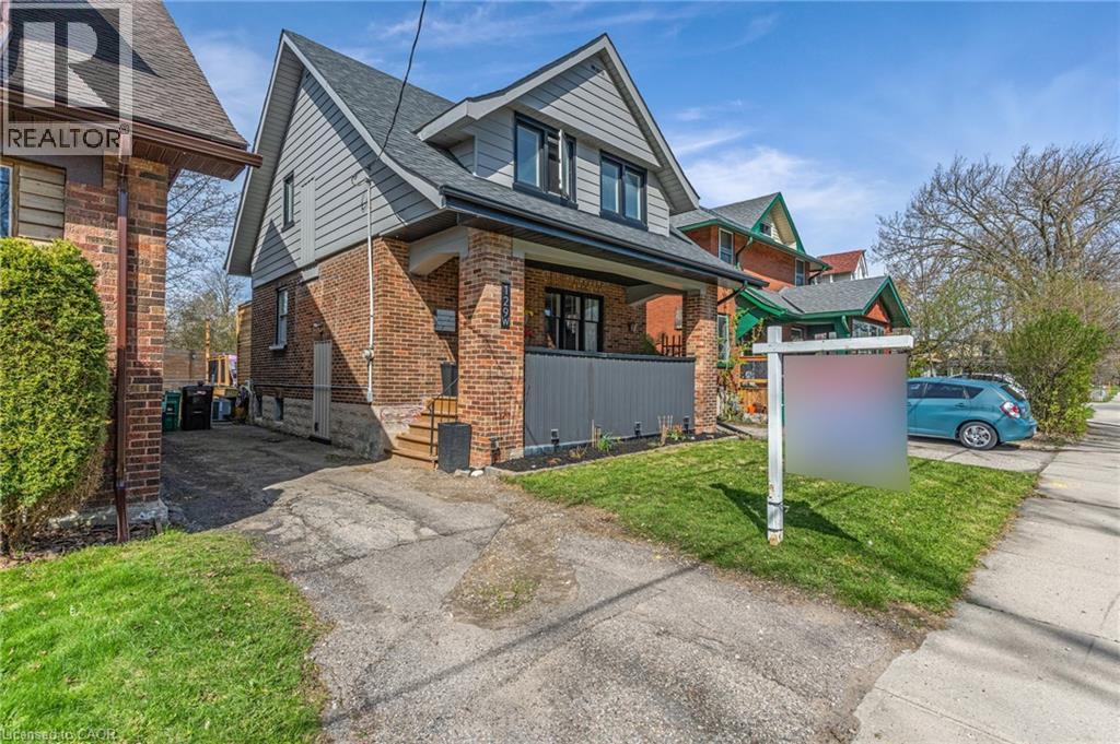 129 AHRENS Street W thumbnail 2