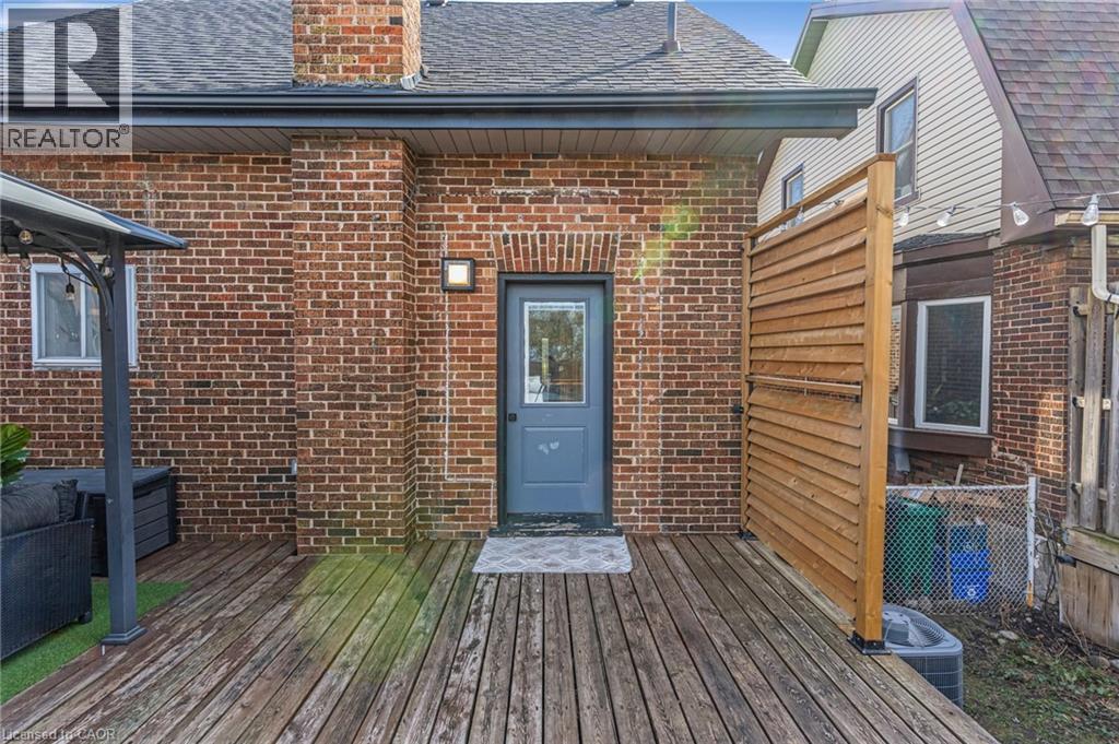 129 AHRENS Street W thumbnail 4