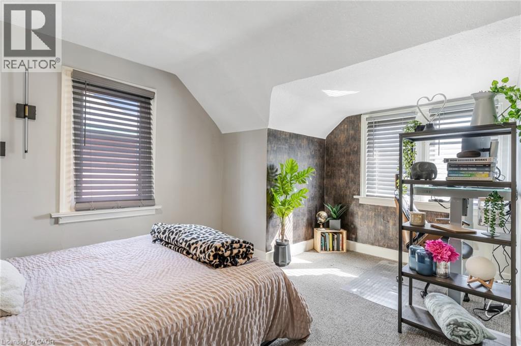 129 AHRENS Street W thumbnail 23