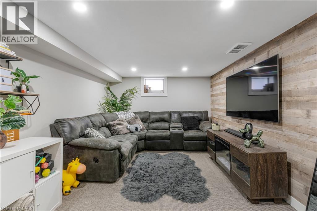 129 AHRENS Street W thumbnail 32